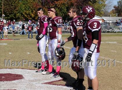 Thumbnail 3 in Benton vs. Red Bud (IHSA Class 3A First Round Playoff) photogallery.