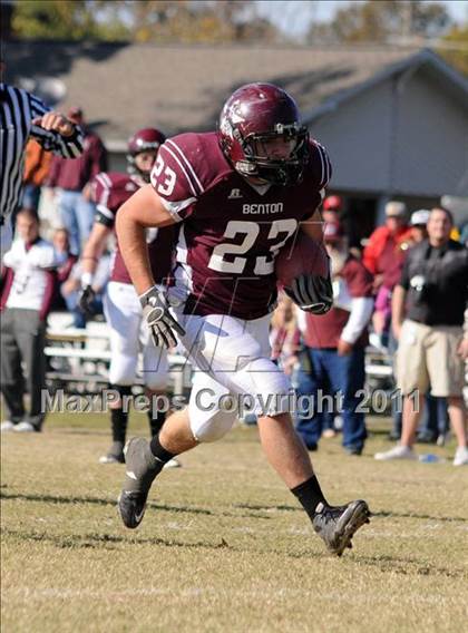 Thumbnail 2 in Benton vs. Red Bud (IHSA Class 3A First Round Playoff) photogallery.
