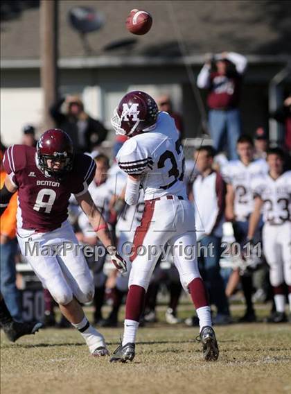 Thumbnail 3 in Benton vs. Red Bud (IHSA Class 3A First Round Playoff) photogallery.
