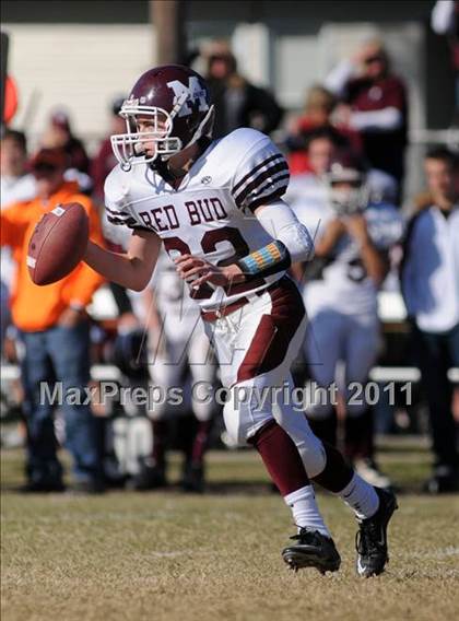 Thumbnail 2 in Benton vs. Red Bud (IHSA Class 3A First Round Playoff) photogallery.