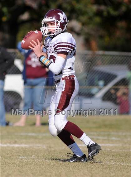 Thumbnail 3 in Benton vs. Red Bud (IHSA Class 3A First Round Playoff) photogallery.