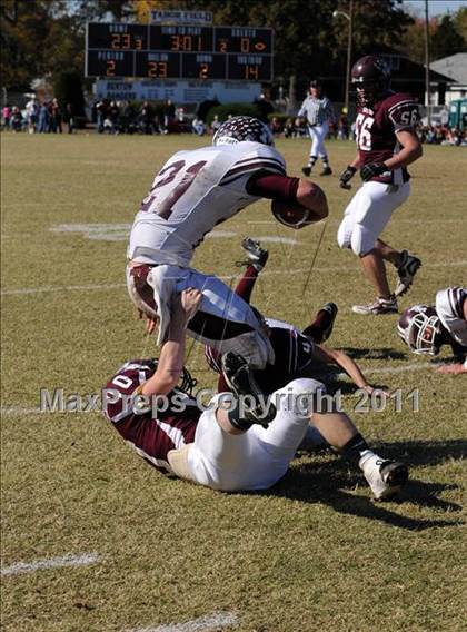 Thumbnail 3 in Benton vs. Red Bud (IHSA Class 3A First Round Playoff) photogallery.