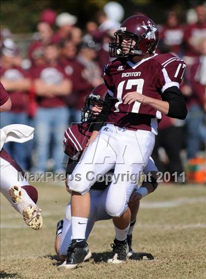 Thumbnail 3 in Benton vs. Red Bud (IHSA Class 3A First Round Playoff) photogallery.