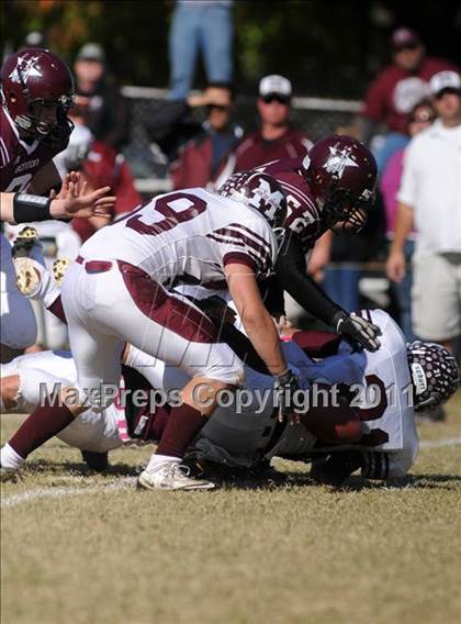 Thumbnail 2 in Benton vs. Red Bud (IHSA Class 3A First Round Playoff) photogallery.