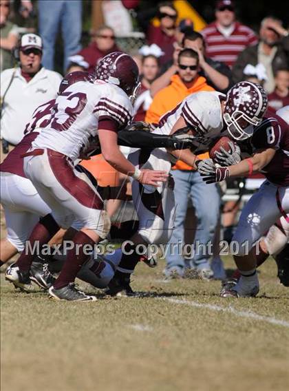 Thumbnail 3 in Benton vs. Red Bud (IHSA Class 3A First Round Playoff) photogallery.