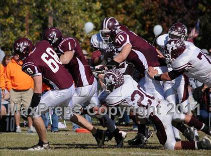 Thumbnail 3 in Benton vs. Red Bud (IHSA Class 3A First Round Playoff) photogallery.