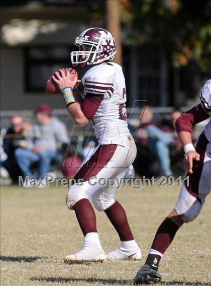 Thumbnail 3 in Benton vs. Red Bud (IHSA Class 3A First Round Playoff) photogallery.