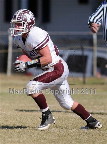 Thumbnail 1 in Benton vs. Red Bud (IHSA Class 3A First Round Playoff) photogallery.