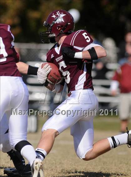 Thumbnail 2 in Benton vs. Red Bud (IHSA Class 3A First Round Playoff) photogallery.