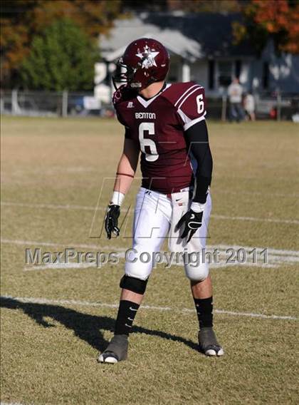 Thumbnail 1 in Benton vs. Red Bud (IHSA Class 3A First Round Playoff) photogallery.