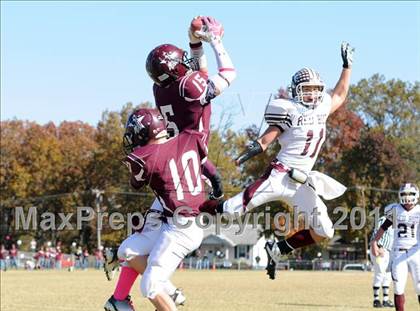 Thumbnail 1 in Benton vs. Red Bud (IHSA Class 3A First Round Playoff) photogallery.