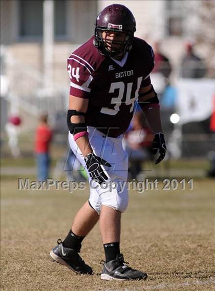 Thumbnail 2 in Benton vs. Red Bud (IHSA Class 3A First Round Playoff) photogallery.