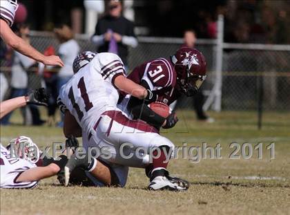 Thumbnail 2 in Benton vs. Red Bud (IHSA Class 3A First Round Playoff) photogallery.