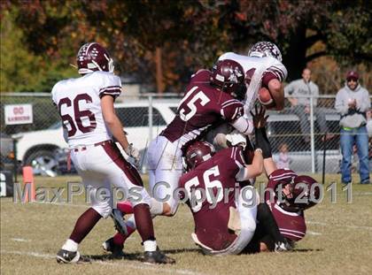 Thumbnail 3 in Benton vs. Red Bud (IHSA Class 3A First Round Playoff) photogallery.