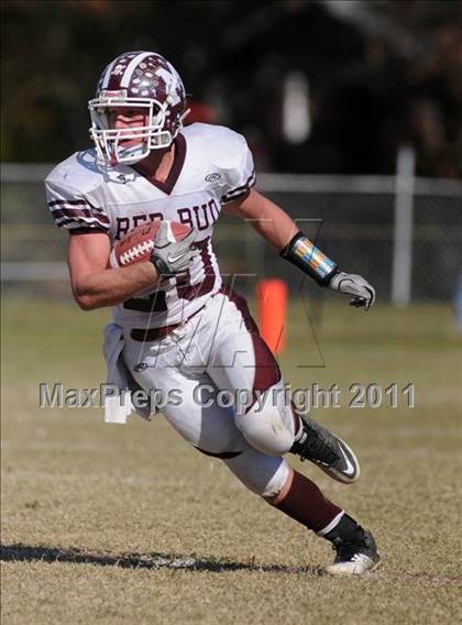 Thumbnail 3 in Benton vs. Red Bud (IHSA Class 3A First Round Playoff) photogallery.