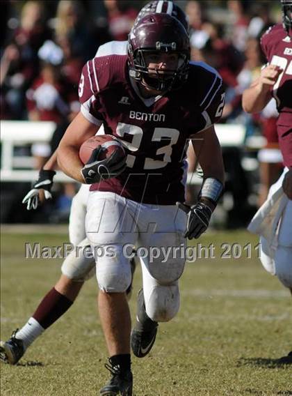 Thumbnail 1 in Benton vs. Red Bud (IHSA Class 3A First Round Playoff) photogallery.