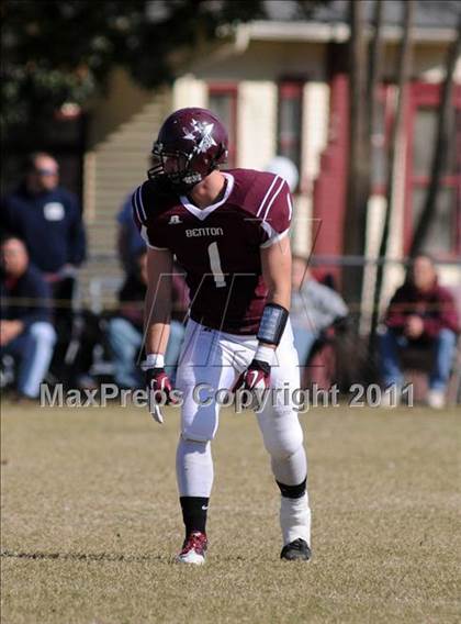 Thumbnail 2 in Benton vs. Red Bud (IHSA Class 3A First Round Playoff) photogallery.