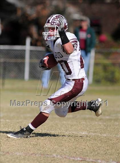 Thumbnail 2 in Benton vs. Red Bud (IHSA Class 3A First Round Playoff) photogallery.