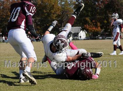Thumbnail 1 in Benton vs. Red Bud (IHSA Class 3A First Round Playoff) photogallery.