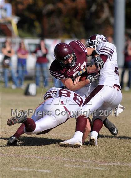 Thumbnail 3 in Benton vs. Red Bud (IHSA Class 3A First Round Playoff) photogallery.