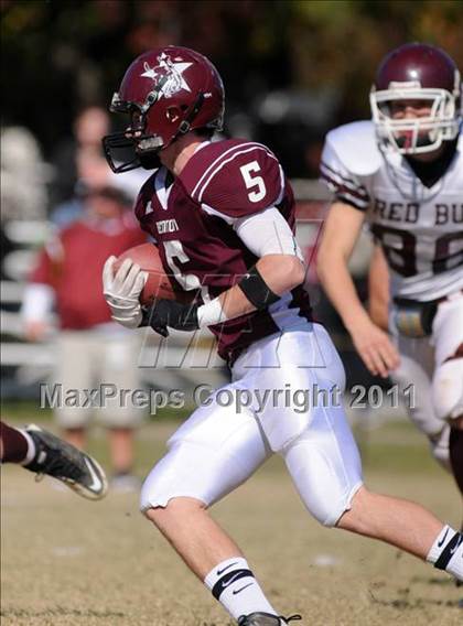 Thumbnail 3 in Benton vs. Red Bud (IHSA Class 3A First Round Playoff) photogallery.