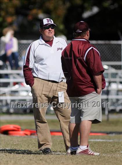 Thumbnail 2 in Benton vs. Red Bud (IHSA Class 3A First Round Playoff) photogallery.