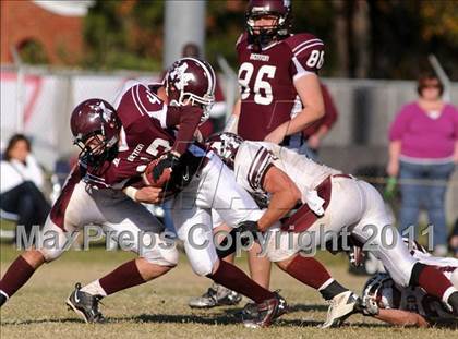 Thumbnail 2 in Benton vs. Red Bud (IHSA Class 3A First Round Playoff) photogallery.