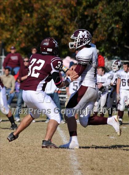 Thumbnail 2 in Benton vs. Red Bud (IHSA Class 3A First Round Playoff) photogallery.
