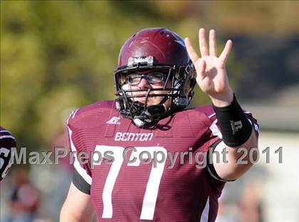 Thumbnail 3 in Benton vs. Red Bud (IHSA Class 3A First Round Playoff) photogallery.
