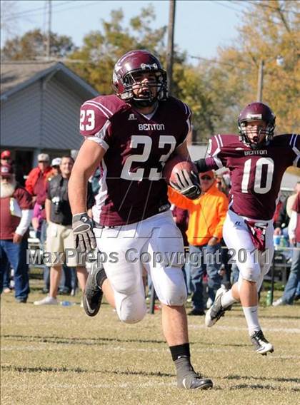 Thumbnail 2 in Benton vs. Red Bud (IHSA Class 3A First Round Playoff) photogallery.