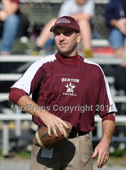 Thumbnail 3 in Benton vs. Red Bud (IHSA Class 3A First Round Playoff) photogallery.
