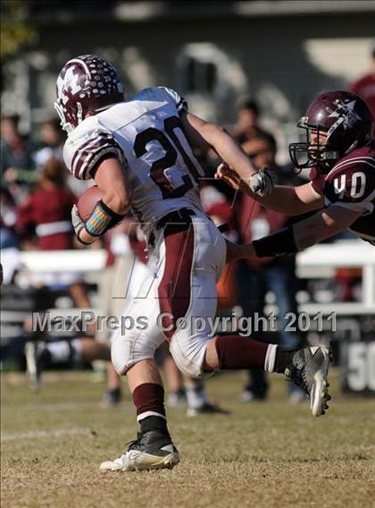 Thumbnail 3 in Benton vs. Red Bud (IHSA Class 3A First Round Playoff) photogallery.
