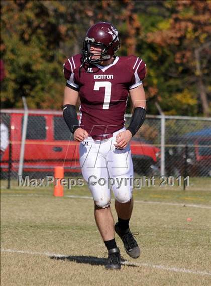 Thumbnail 1 in Benton vs. Red Bud (IHSA Class 3A First Round Playoff) photogallery.