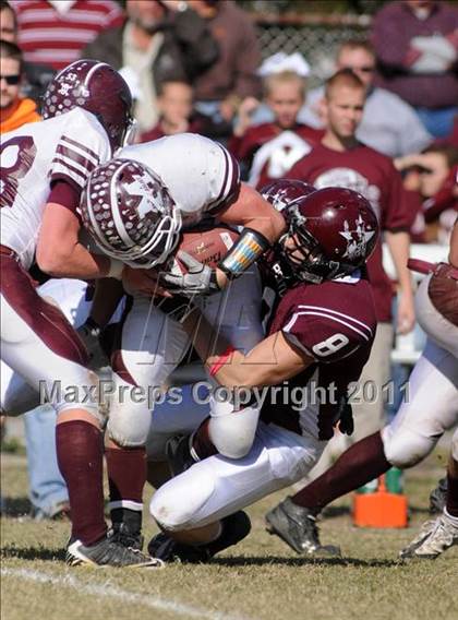 Thumbnail 3 in Benton vs. Red Bud (IHSA Class 3A First Round Playoff) photogallery.
