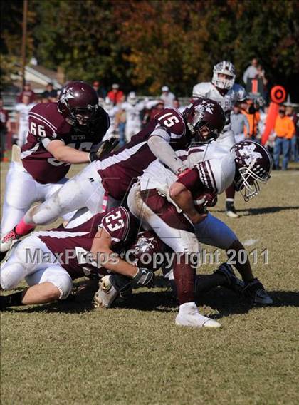 Thumbnail 3 in Benton vs. Red Bud (IHSA Class 3A First Round Playoff) photogallery.