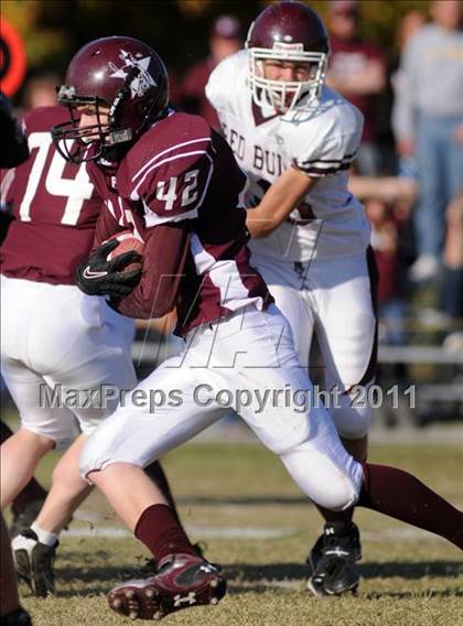 Thumbnail 3 in Benton vs. Red Bud (IHSA Class 3A First Round Playoff) photogallery.