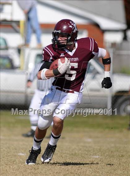 Thumbnail 3 in Benton vs. Red Bud (IHSA Class 3A First Round Playoff) photogallery.