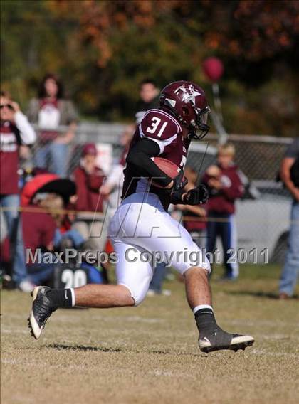 Thumbnail 3 in Benton vs. Red Bud (IHSA Class 3A First Round Playoff) photogallery.