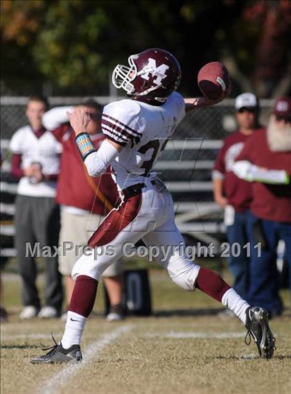 Thumbnail 3 in Benton vs. Red Bud (IHSA Class 3A First Round Playoff) photogallery.