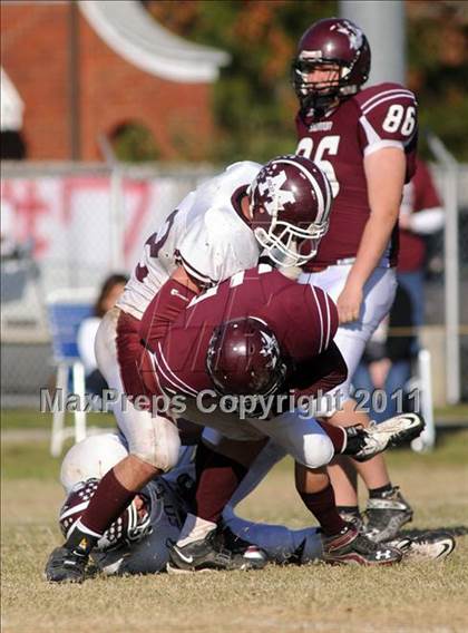 Thumbnail 2 in Benton vs. Red Bud (IHSA Class 3A First Round Playoff) photogallery.