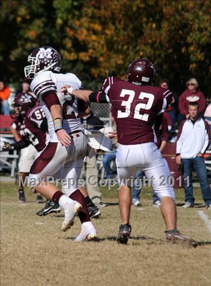 Thumbnail 3 in Benton vs. Red Bud (IHSA Class 3A First Round Playoff) photogallery.