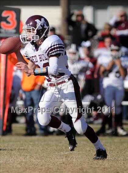 Thumbnail 3 in Benton vs. Red Bud (IHSA Class 3A First Round Playoff) photogallery.