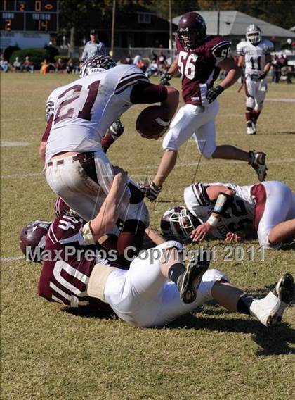 Thumbnail 2 in Benton vs. Red Bud (IHSA Class 3A First Round Playoff) photogallery.