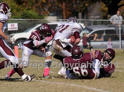 Thumbnail 3 in Benton vs. Red Bud (IHSA Class 3A First Round Playoff) photogallery.