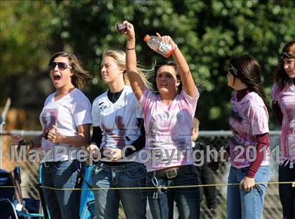 Thumbnail 2 in Benton vs. Red Bud (IHSA Class 3A First Round Playoff) photogallery.