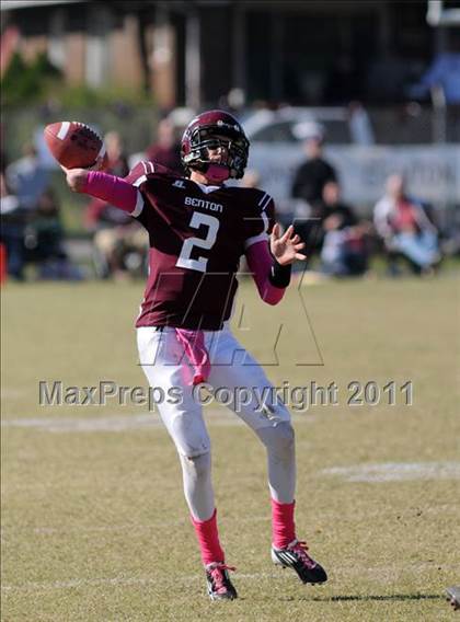 Thumbnail 2 in Benton vs. Red Bud (IHSA Class 3A First Round Playoff) photogallery.