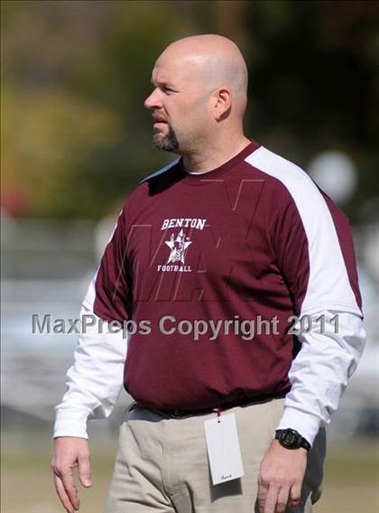 Thumbnail 1 in Benton vs. Red Bud (IHSA Class 3A First Round Playoff) photogallery.