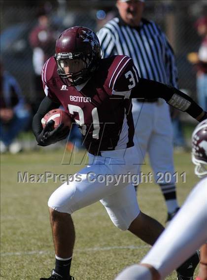 Thumbnail 3 in Benton vs. Red Bud (IHSA Class 3A First Round Playoff) photogallery.