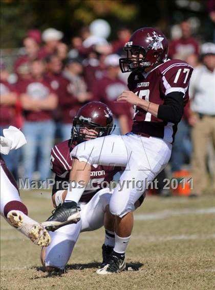 Thumbnail 2 in Benton vs. Red Bud (IHSA Class 3A First Round Playoff) photogallery.