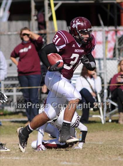 Thumbnail 2 in Benton vs. Red Bud (IHSA Class 3A First Round Playoff) photogallery.